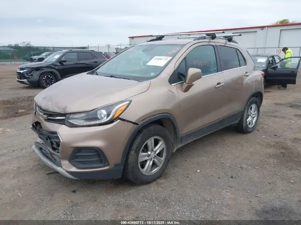 3GNCJPSB4JL355198 2018 CHEVROLET TRAX - Image 2