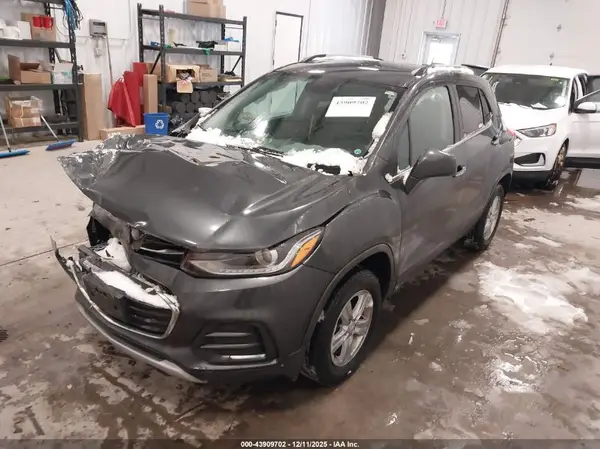 3GNCJPSB4KL114470 2019 CHEVROLET TRAX - Image 2