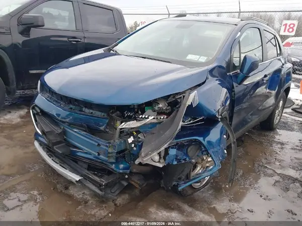 3GNCJPSB4KL241414 2019 CHEVROLET TRAX - Image 2