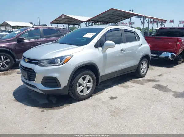 3GNCJPSB4KL287003 2019 CHEVROLET TRAX - Image 2