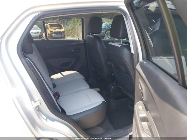 3GNCJPSB4KL287003 2019 CHEVROLET TRAX - Image 8
