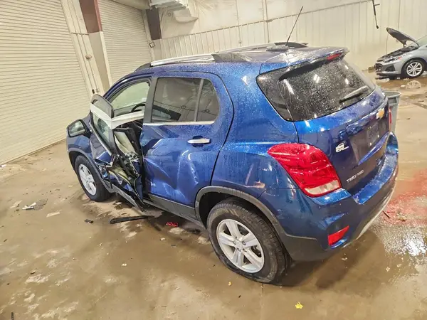3GNCJPSB4KL350102 2019 CHEVROLET TRAX - Image 2