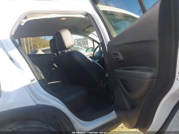 3GNCJPSB4KL359513 2019 CHEVROLET TRAX - Image 8