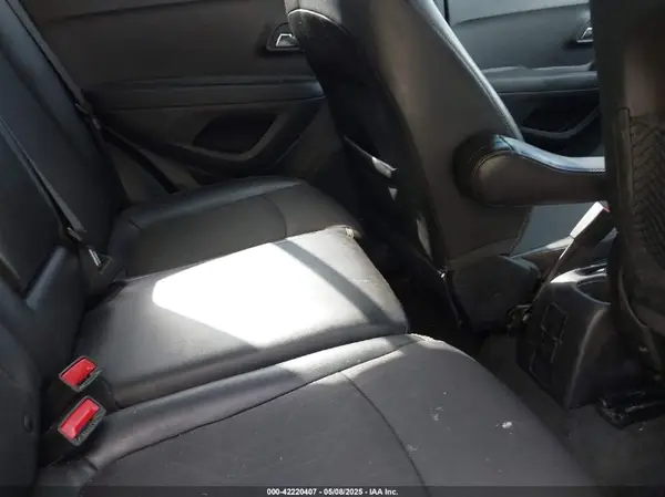 3GNCJPSB4KL390583 2019 CHEVROLET TRAX - Image 8