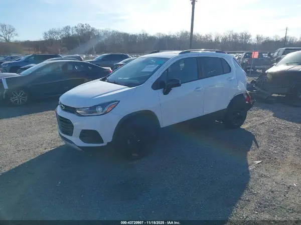 3GNCJPSB4LL242855 2020 CHEVROLET TRAX - Image 2