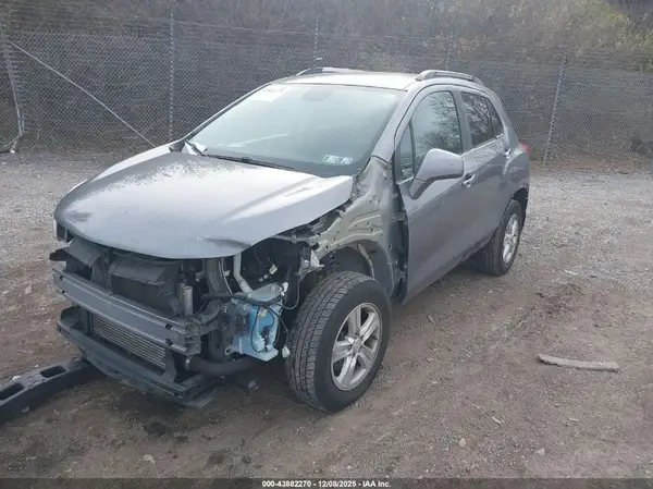 3GNCJPSB4LL260062 2020 CHEVROLET TRAX - Image 2