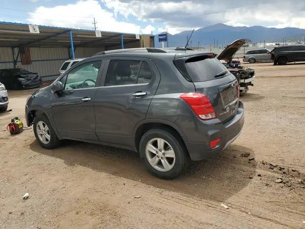 3GNCJPSB4LL270803 2020 CHEVROLET TRAX - Image 2