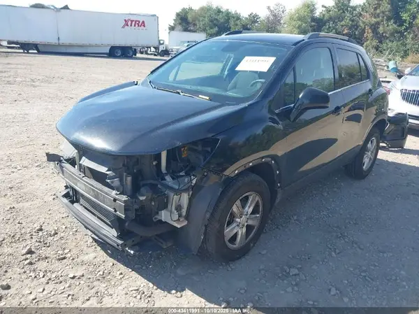 3GNCJPSB5HL135028 2017 CHEVROLET TRAX - Image 2