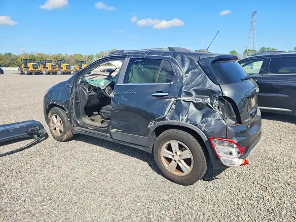 3GNCJPSB5HL225781 2017 CHEVROLET TRAX - Image 2
