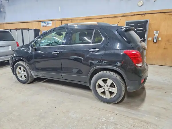 3GNCJPSB5HL279629 2017 CHEVROLET TRAX - Image 2