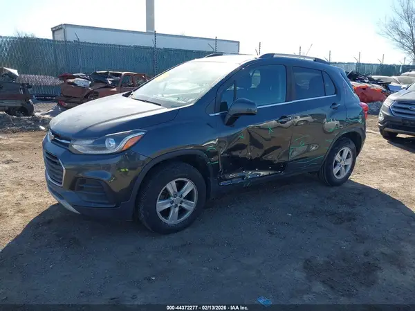 3GNCJPSB5JL168066 2018 CHEVROLET TRAX - Image 2