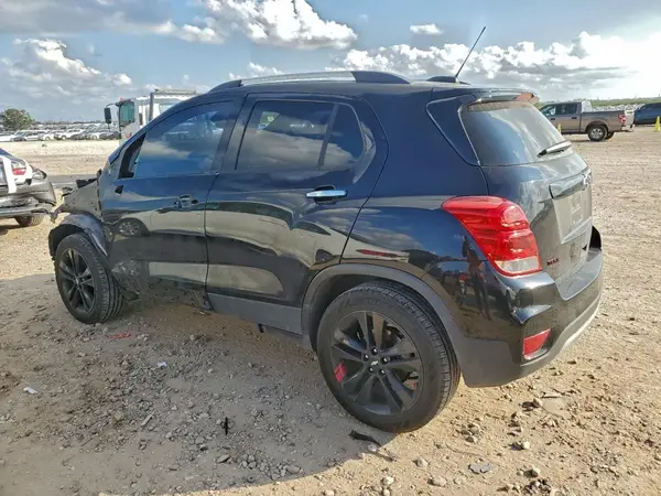 3GNCJPSB5JL257071 2018 CHEVROLET TRAX - Image 2