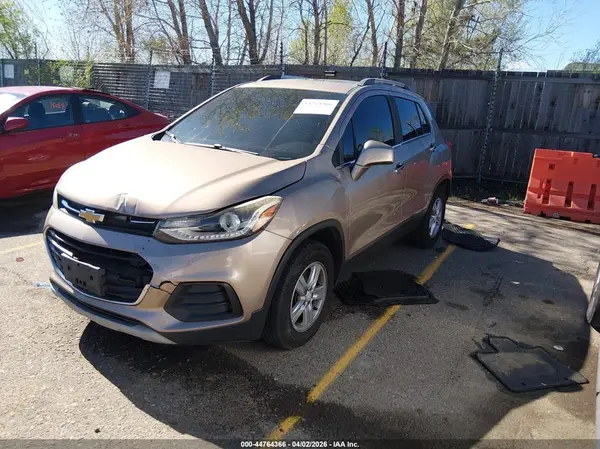 3GNCJPSB5JL268605 2018 CHEVROLET TRAX - Image 2