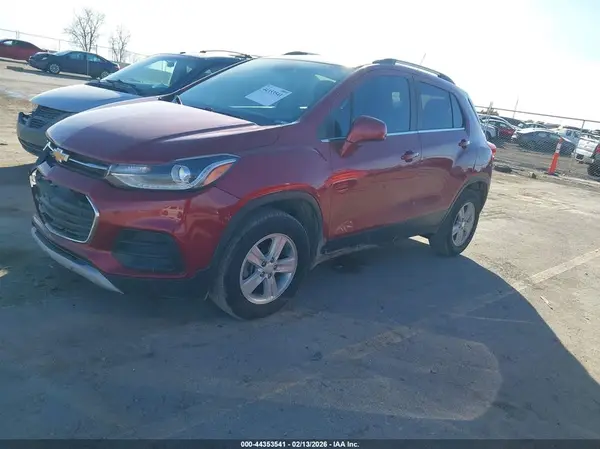 3GNCJPSB5JL275599 2018 CHEVROLET TRAX - Image 2