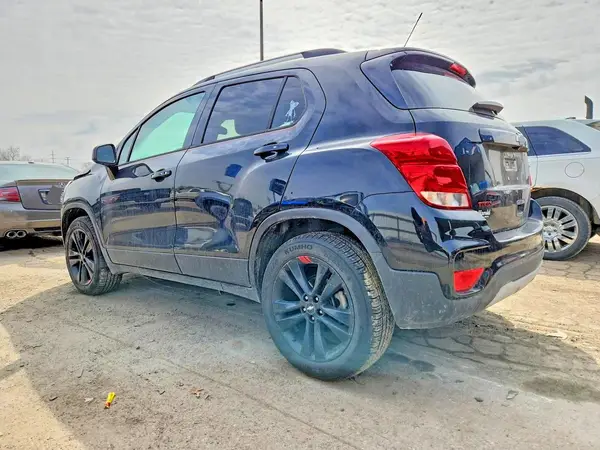 3GNCJPSB5JL278504 2018 CHEVROLET TRAX - Image 2