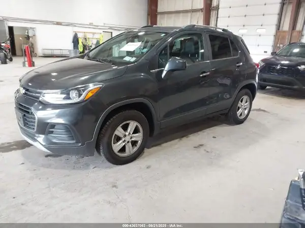 3GNCJPSB5JL304339 2018 CHEVROLET TRAX - Image 2