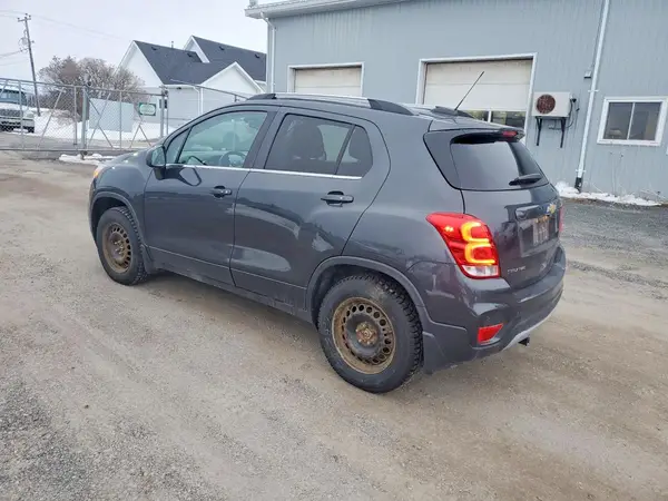 3GNCJPSB5JL316717 2018 CHEVROLET TRAX - Image 2