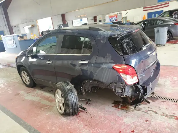 3GNCJPSB5JL328267 2018 CHEVROLET TRAX - Image 2