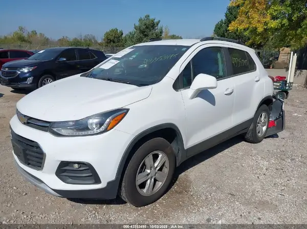 3GNCJPSB5JL339558 2018 CHEVROLET TRAX - Image 2