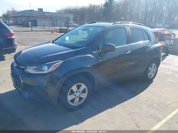 3GNCJPSB5JL361026 2018 CHEVROLET TRAX - Image 2