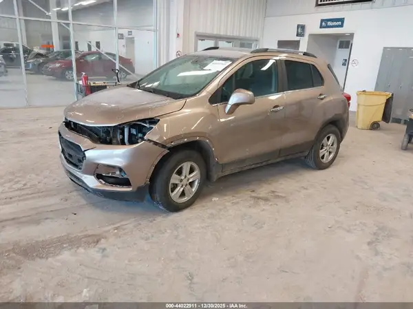 3GNCJPSB5JL371720 2018 CHEVROLET TRAX - Image 2