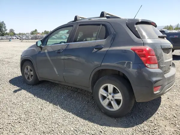3GNCJPSB5KL139023 2019 CHEVROLET TRAX - Image 2