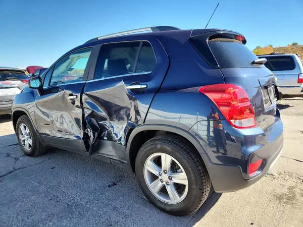 3GNCJPSB5KL257203 2019 CHEVROLET TRAX - Image 2