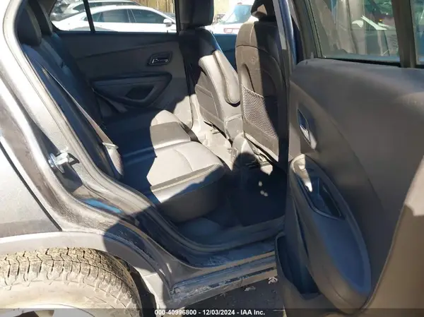 3GNCJPSB5KL263048 2019 CHEVROLET TRAX - Image 8
