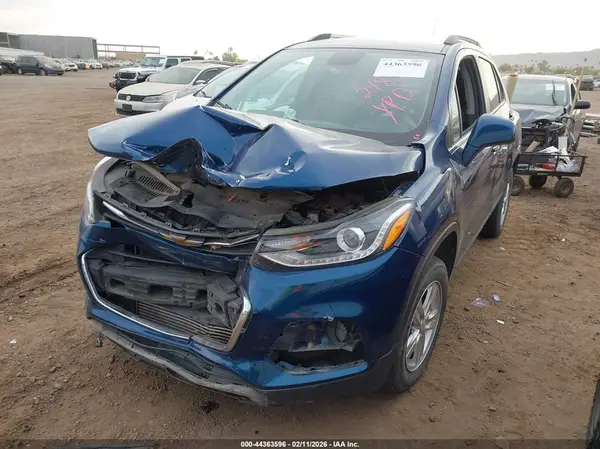 3GNCJPSB5KL295983 2019 CHEVROLET TRAX - Image 2