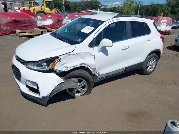 3GNCJPSB5LL180706 2020 CHEVROLET TRAX - Image 2