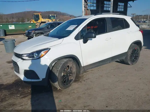 3GNCJPSB5LL228060 2020 CHEVROLET TRAX - Image 2