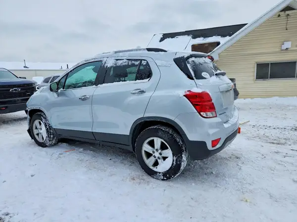 3GNCJPSB5LL313058 2020 CHEVROLET TRAX - Image 2