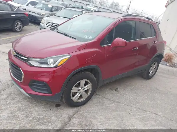 3GNCJPSB6JL381043 2018 CHEVROLET TRAX - Image 2