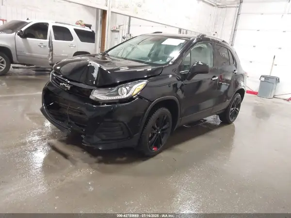 3GNCJPSB6KL221830 2019 CHEVROLET TRAX - Image 2