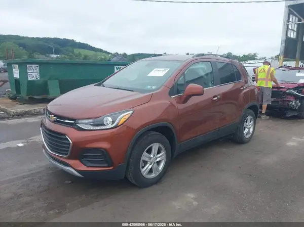 3GNCJPSB6KL300401 2019 CHEVROLET TRAX - Image 2