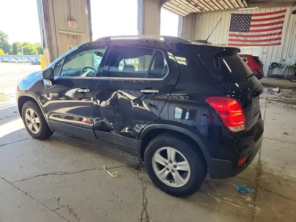 3GNCJPSB6KL301242 2019 CHEVROLET TRAX - Image 2