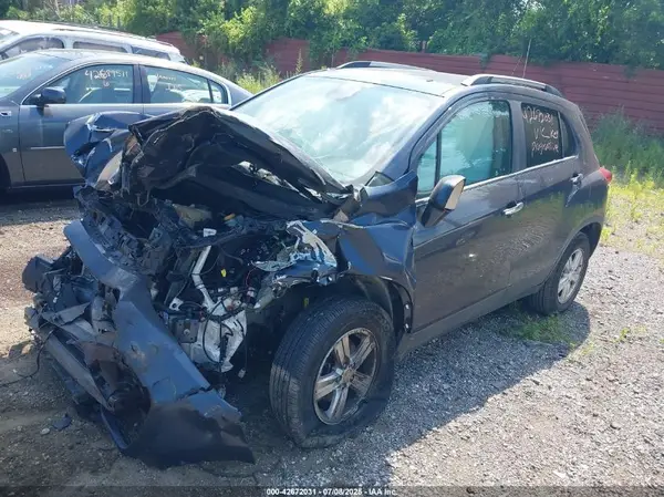 3GNCJPSB6KL320843 2019 CHEVROLET TRAX - Image 2
