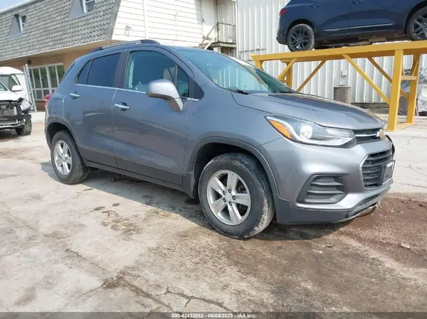 3GNCJPSB6LL275775 2020 CHEVROLET TRAX - Image 1