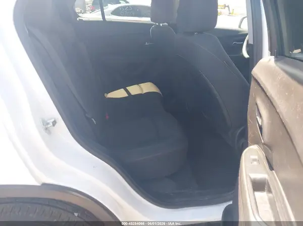 3GNCJPSB7HL147133 2017 CHEVROLET TRAX - Image 8