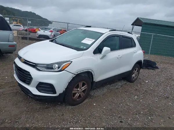 3GNCJPSB7HL196879 2017 CHEVROLET TRAX - Image 2
