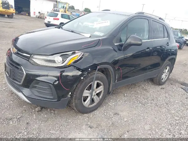 3GNCJPSB7HL290616 2017 CHEVROLET TRAX - Image 2