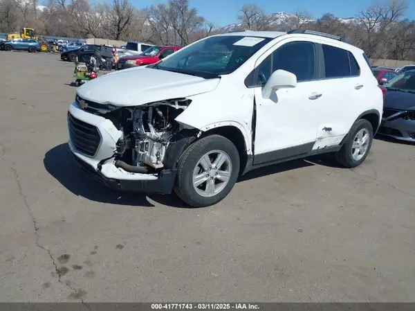 3GNCJPSB7JL237890 2018 CHEVROLET TRAX - Image 2