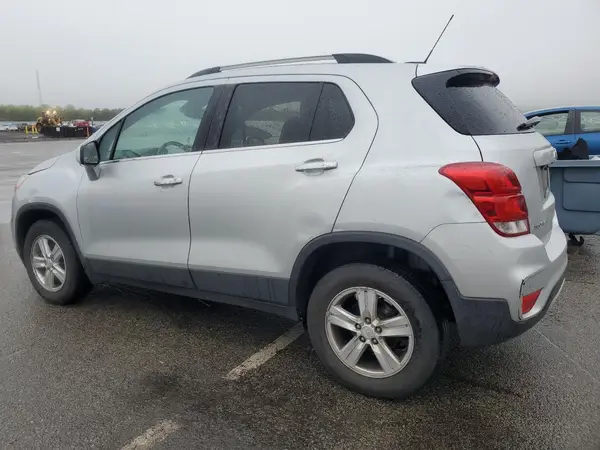 3GNCJPSB7JL258321 2018 CHEVROLET TRAX - Image 2