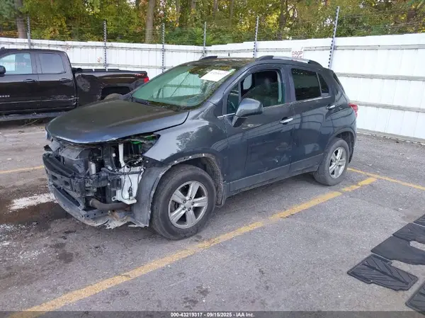 3GNCJPSB7JL303533 2018 CHEVROLET TRAX - Image 2