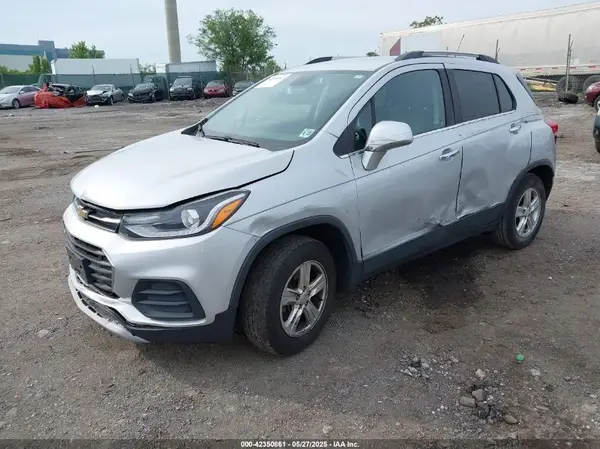 3GNCJPSB7JL307744 2018 CHEVROLET TRAX - Image 2