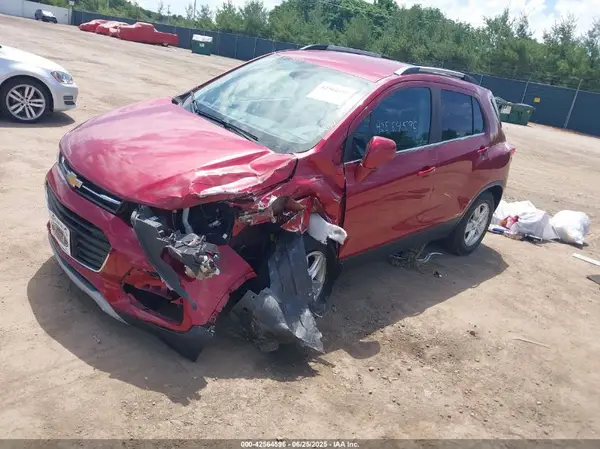 3GNCJPSB7JL308277 2018 CHEVROLET TRAX - Image 2