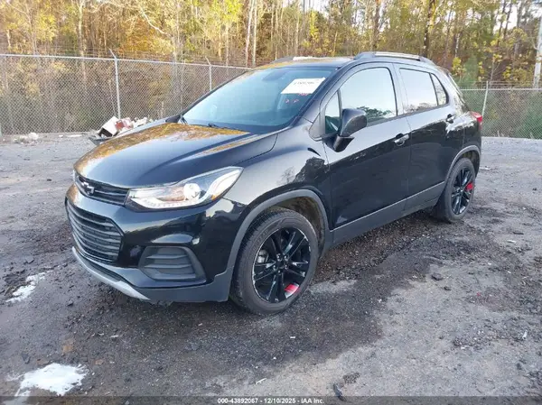 3GNCJPSB7JL319084 2018 CHEVROLET TRAX - Image 2