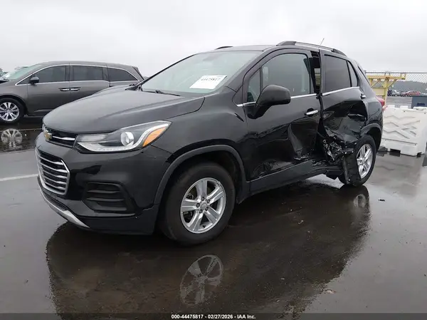 3GNCJPSB7JL320476 2018 CHEVROLET TRAX - Image 2