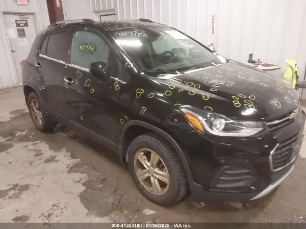 3GNCJPSB7JL328805 2018 CHEVROLET TRAX - Image 1