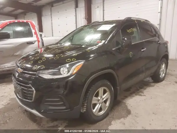 3GNCJPSB7JL328805 2018 CHEVROLET TRAX - Image 2